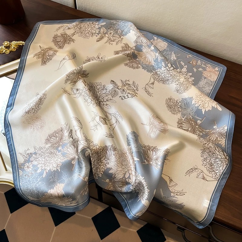 2025 nueva toalla cuadrada de primavera y verano fresca y reducida, nicho ligero y lujoso, bufandas de seda de imitación de mujer universal