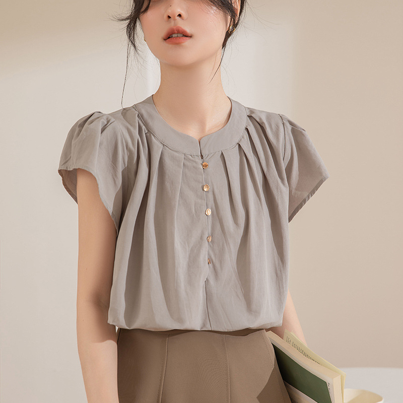 Retro summer shirt with a round collar