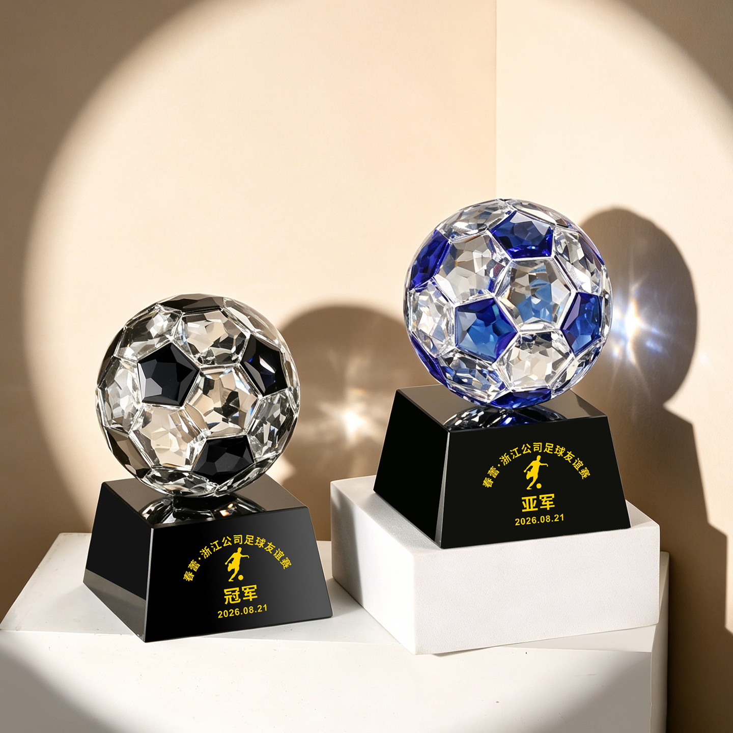 El trofeo de cristal de alto nivel está diseñado para recompensar a los estudiantes con regalos de fútbol de competición creativa
