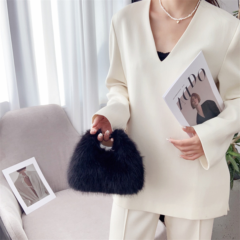 Women's Bag autumn and winter fox fur lunch box bag hand held dinner bag temperament furry bag high grade plush underarm bag_voghion.com