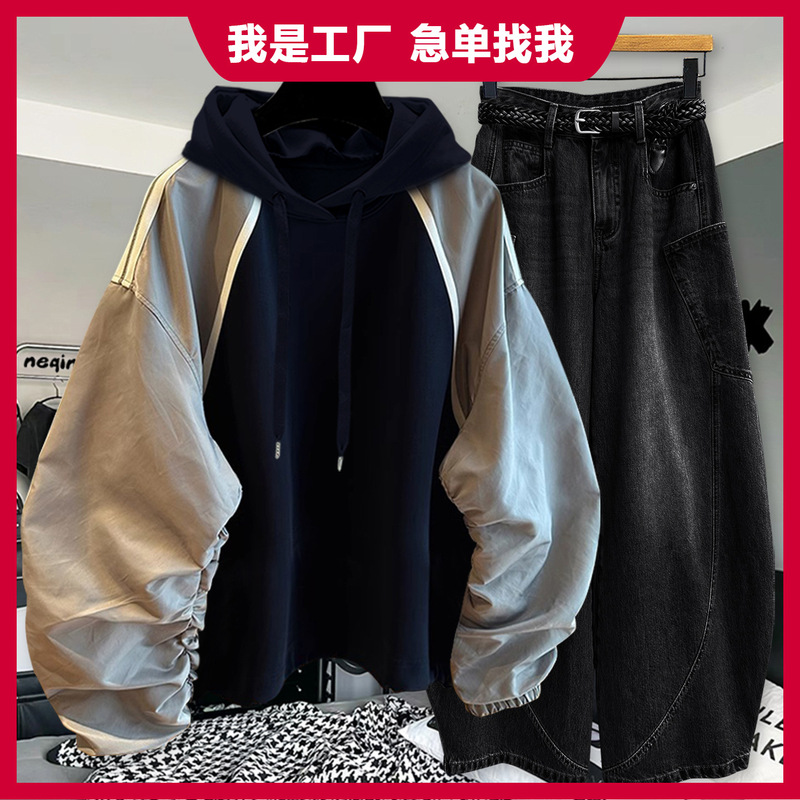 Direct from the factory: European-style pleated design long-sleeve hooded sweatshirt with contrasting color panels, paired with men's oversized jeans for a cool and stylish look Direct from the factory: European-style pleated design long-sleeve hooded sweatshirt with contrasting color panels, paired with men's oversized jeans for a cool and stylish look