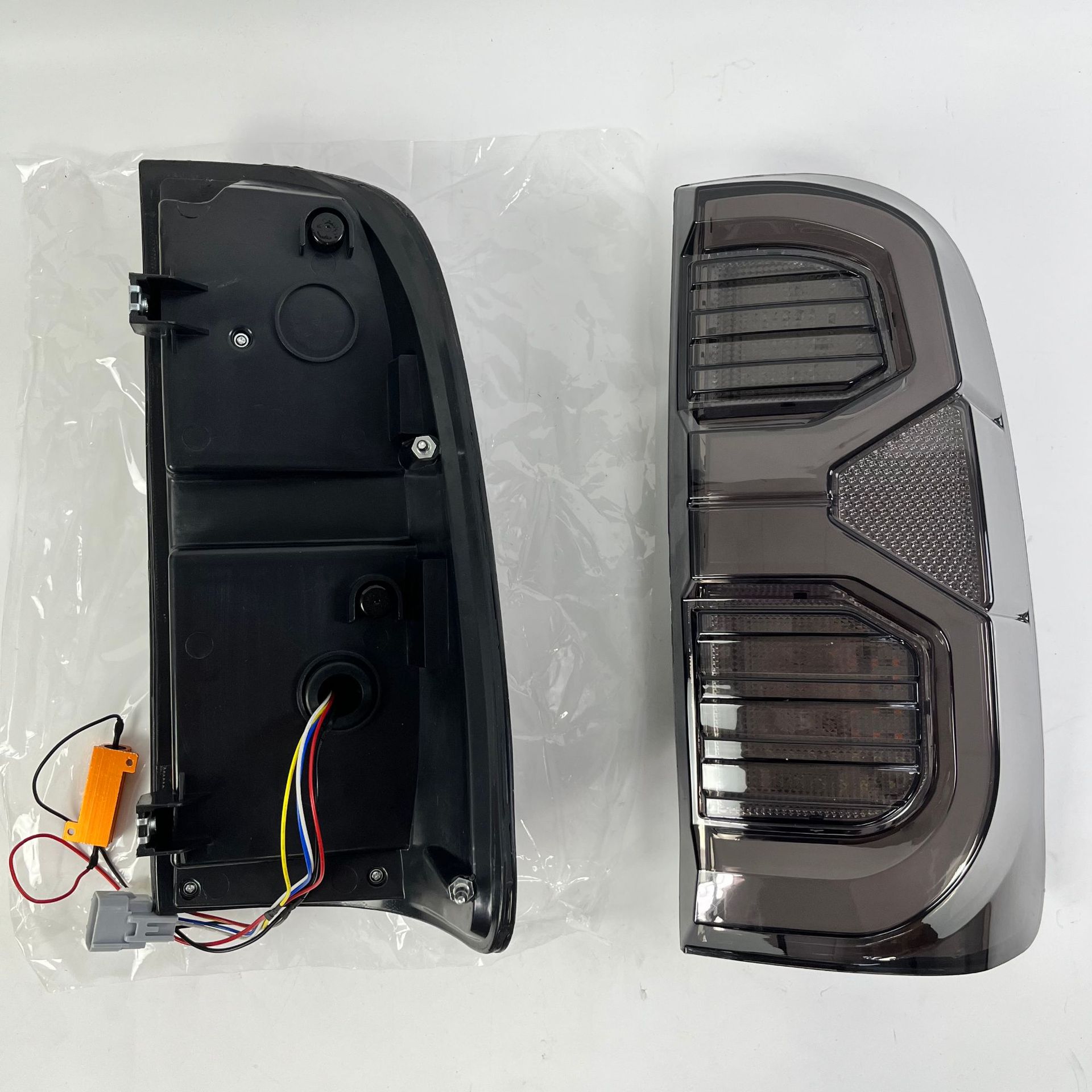 Suitable for 04-15 years Hellux Vigo tail light HILUX VIGO modified LED tail light LED warning light