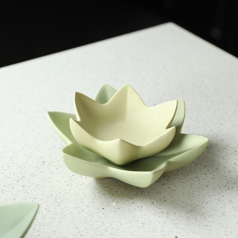 Loto moderno y minimalista creativo bandeja de frutas de cerámica sala de estar casera mesa de té candelabros bandeja decoración suave ornamentos