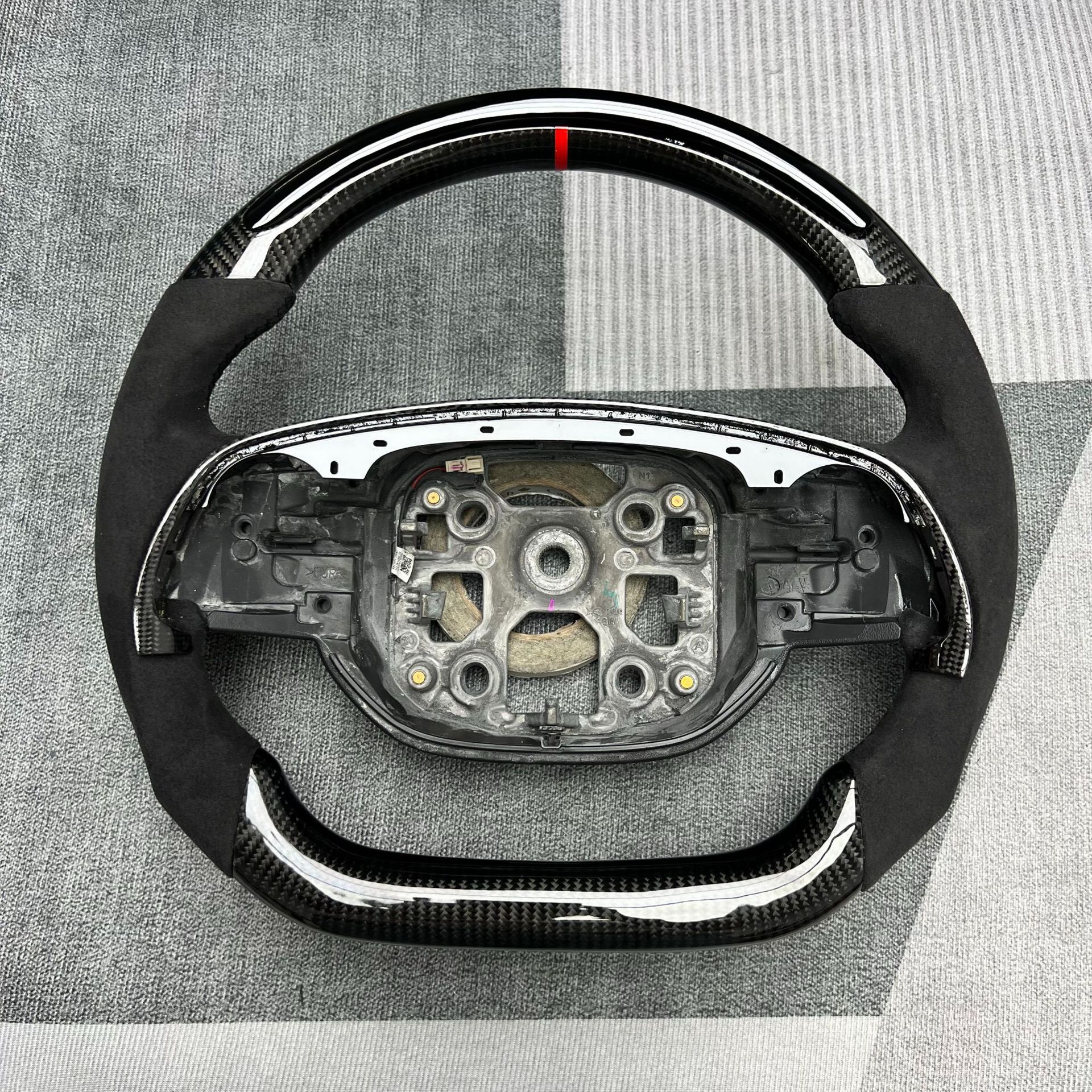 Car Carbon Fiber Steering Wheel Customization Is Suitable for Xpeng Car Interior Steering Wheel Assembly Upgrade and Modification Processing