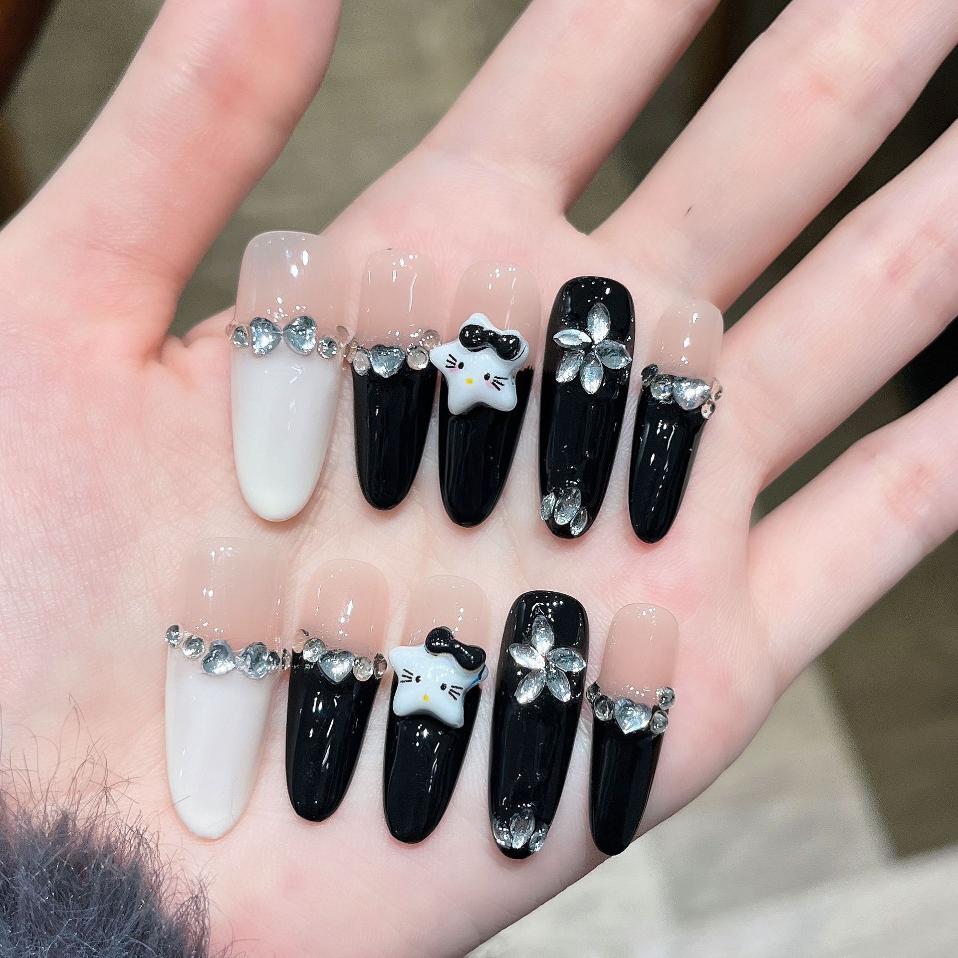 Cute dibujos animados estudiantes usan uñas hechas a mano al por mayor uñas falsas usadas largas uñas negras franceses
