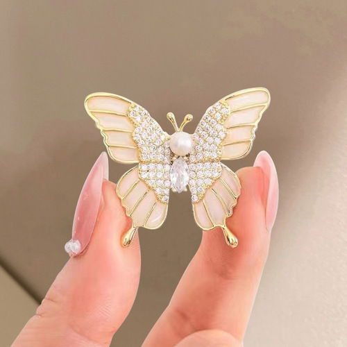 Gourmet fashion butterfly pearl flower brooch for women, high-end, delicate and elegant, dress flower, suit coat accessory pin