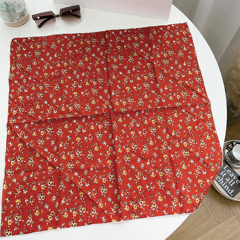 레드 플로럴 스퀘어