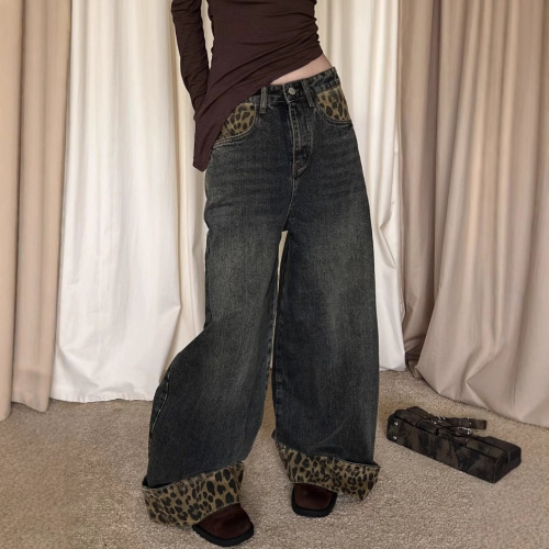 Vintage Levi's-style women's fashion denim jeans with a trendy, versatile American rolled hem, 2020 leopard print wide-leg pants, unique patchwork, loose straight-leg pants