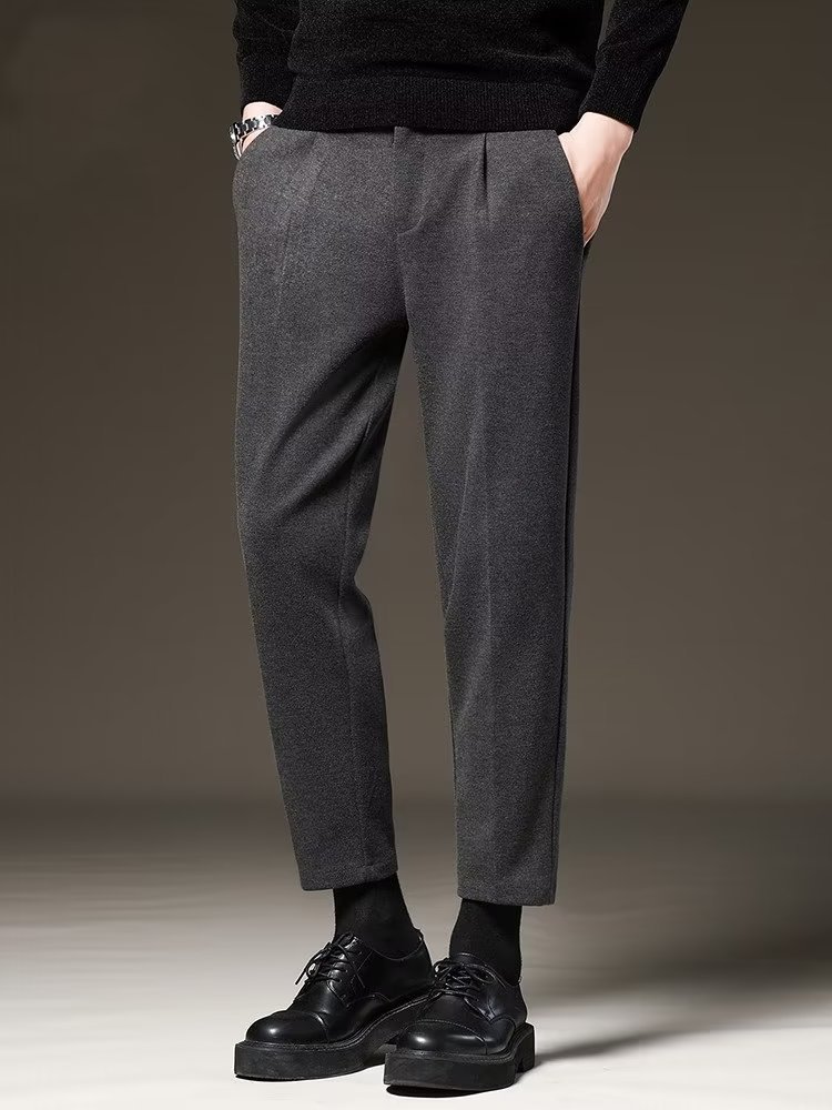 秋冬の新型毛ですね。ズボンの男性は身を修めるズボンです。