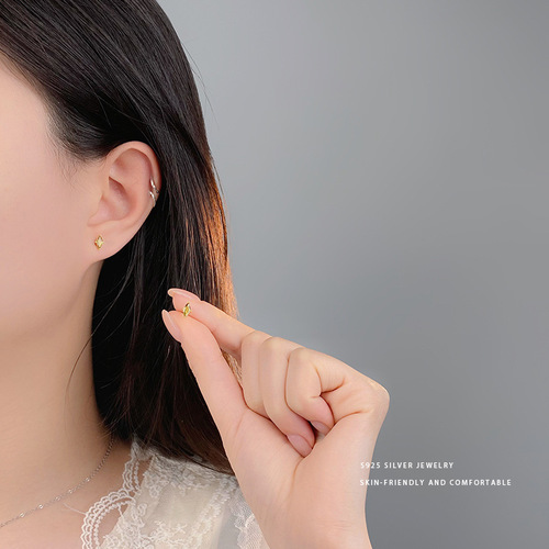 Ganjia S925 sterling silver earrings that don’t need to be picked off when sleeping, simple and elegant, small and exquisite earrings with olive emeralds