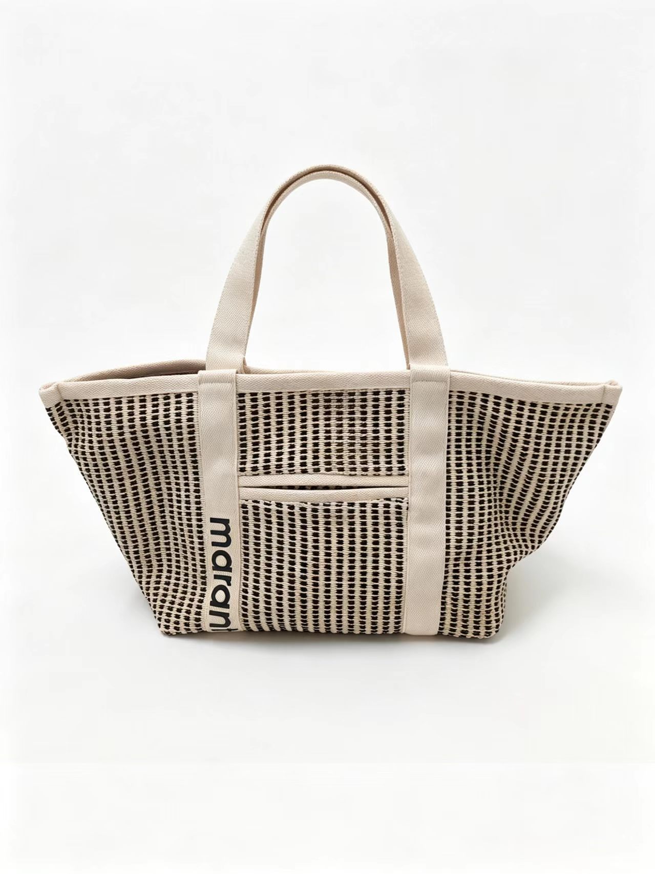 Woven capacious shoulder bag for leisure