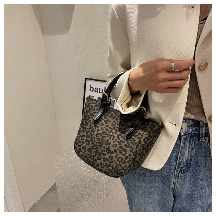 Fashion Leopard Print Handbag Bucket Bag Wholesale Nihaojewelry display picture 4