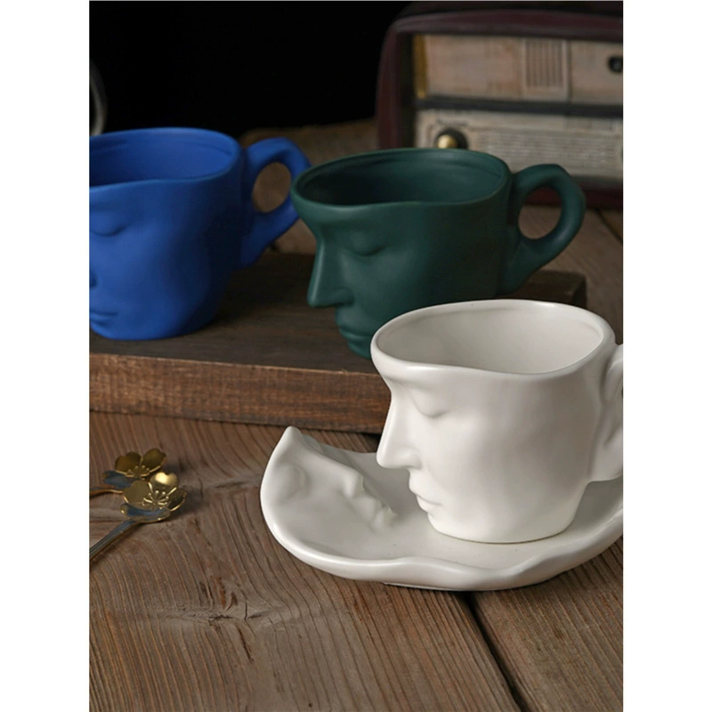 Керамическая чашка с креативной резьбой по лицу, изысканная чашка для чая, подвесная чашка для кофе ручной работы и блюдце для фестивалей.