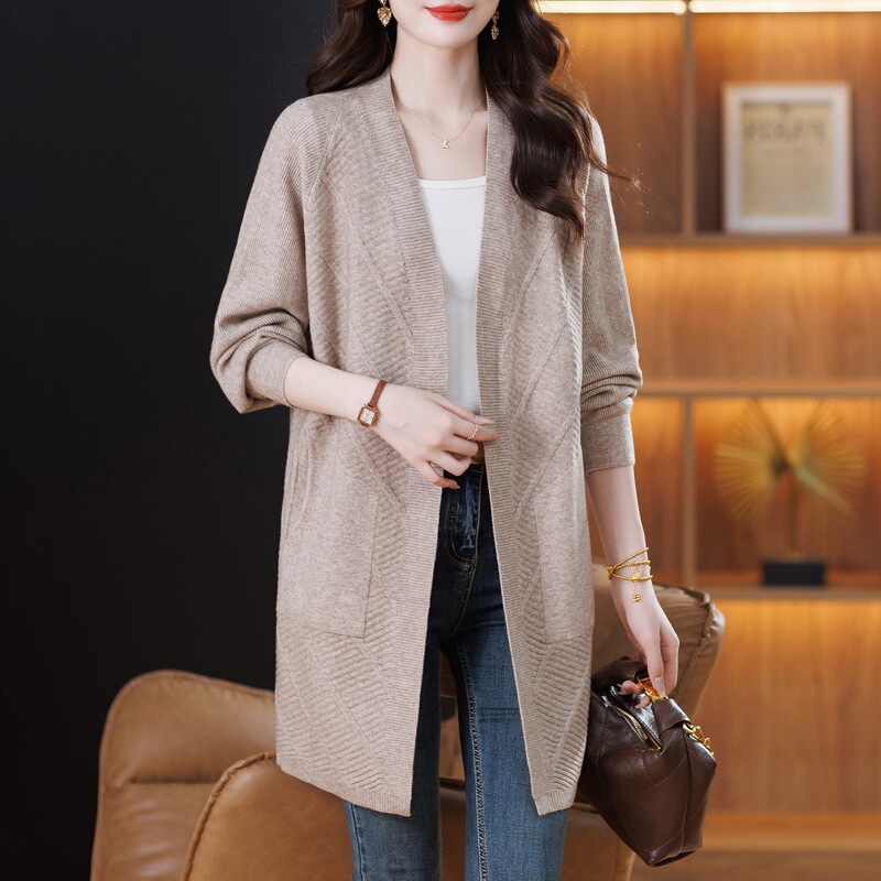 Early Autumn Long Sweater Jacket for Women 2025 New Spring & Fall Outer Loose Shawl Large Size Fat Mother Knitted Cardigan