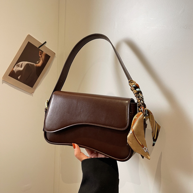 Autumn and Winter New Western Texture Underarm Bag Temperament Commuting Atmosphere Handbag Solid Color Simple Fashion One Shoulder Women's Bag