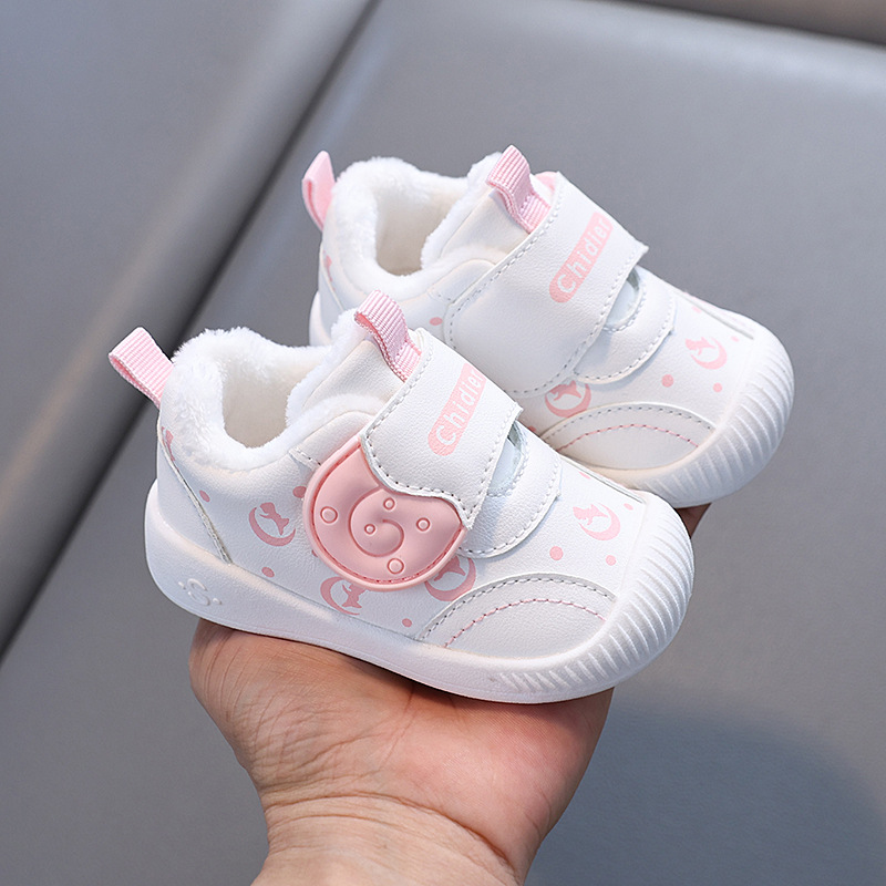 Nuevos zapatos de invierno para niños pequeños, dos zapatos de bebé de algodón para niños, zapatos de algodón cómodos de suela suave, zapatos blancos ligeros y cálidos de cuero