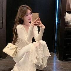 氛围感秋冬v领长袖拼接蕾丝白色针织连衣裙修身长款内搭毛衣裙子
