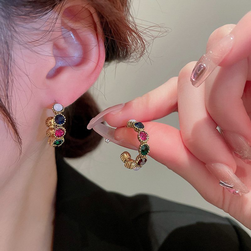 Retro C Shape Copper Inlay Rhinestones Ear Studs 1 Pair