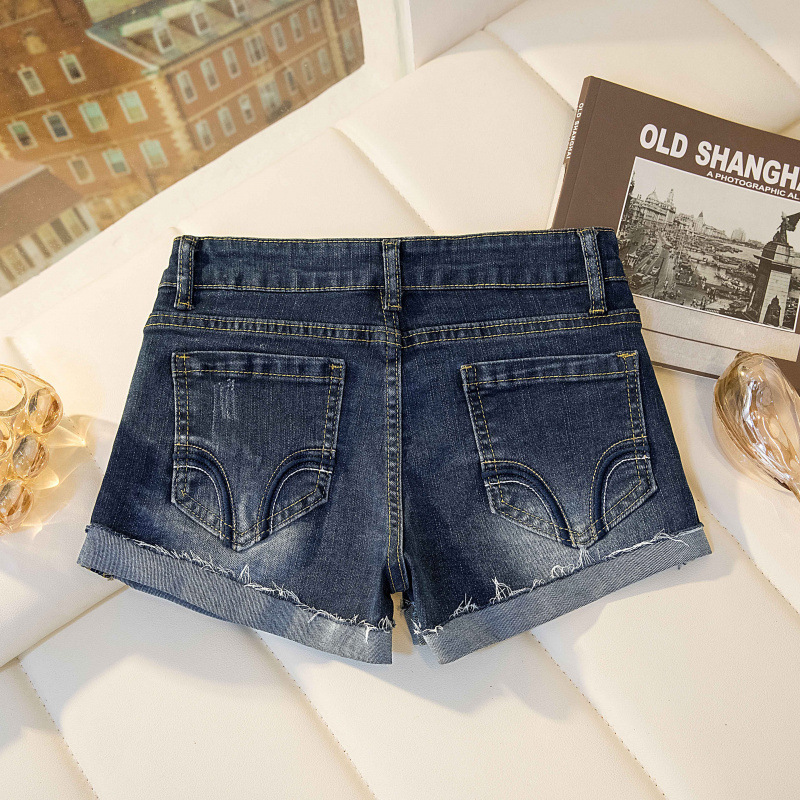 Low-Waist Denim Shorts with Built-In Hip Pads for Women, 2026 Summer New Retro Style, Tight-Fitting, Stretchy, Slimming, Rolled Hem Hot Pants Low-Waist Denim Shorts with Built-In Hip Pads for Women, 2026 Summer New Retro Style, Tight-Fitting, Stretchy, Slimming, Rolled Hem Hot Pants