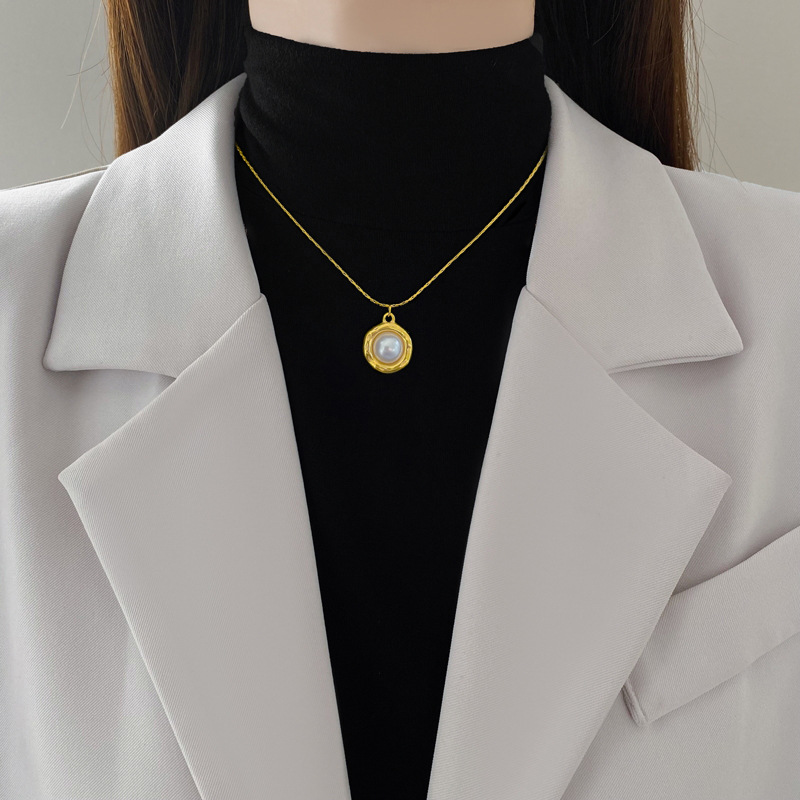 Collana minimalista con perla pendente in oro vero da donna_voghion.com