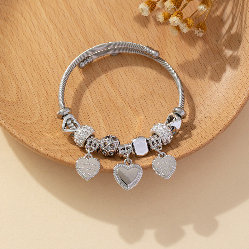 Panjia pulsera Dora DIY cuentas explosivas transfronterizas anillo de acero inoxidable bola de perforación aleación de letra en forma de corazón brazalete accesorios