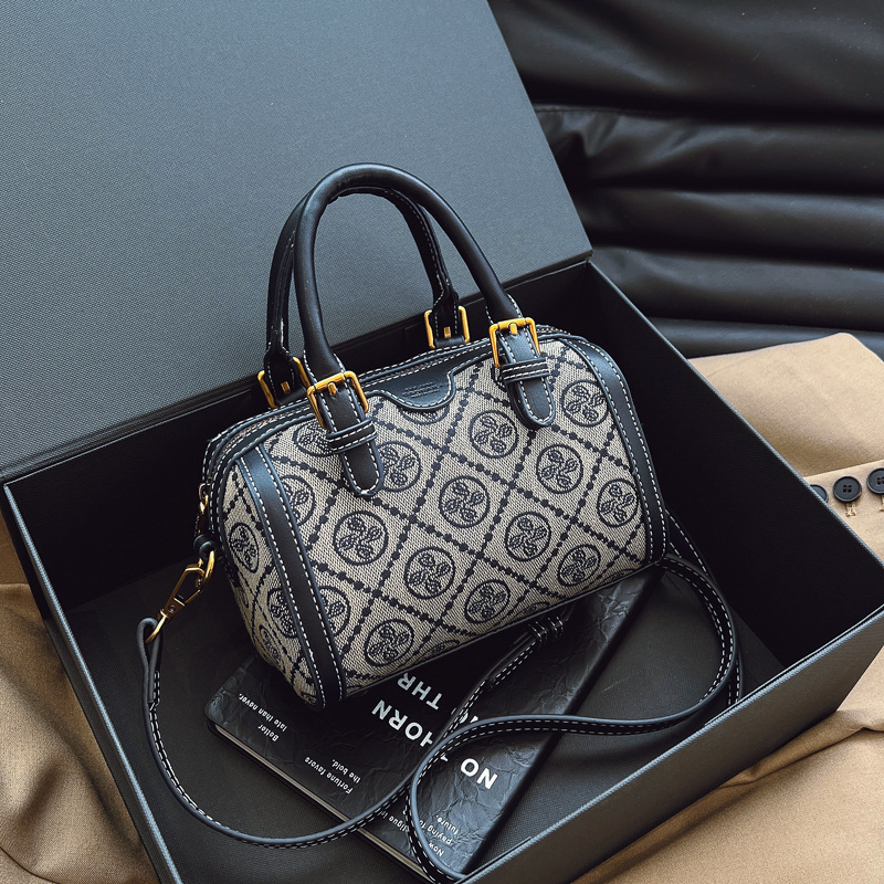 Presbyopia Light Luxury Boston Pillow Bag Handbag Women's 2025 New Tb Autumn and Winter High-Quality Shoulder Crossbody Bag Presbyopia Light Luxury Boston Pillow Bag Handbag Women's 2025 New Tb Autumn and Winter High-Quality Shoulder Crossbody Bag