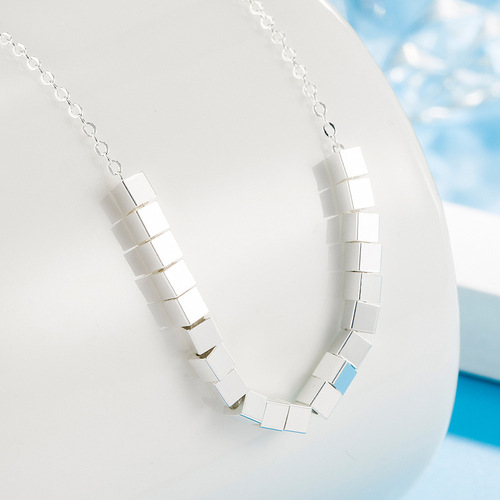 Customized Pinduoduo small square necklace, geometric personality, national trend, light luxury, niche design, simple and high-end clavicle chain