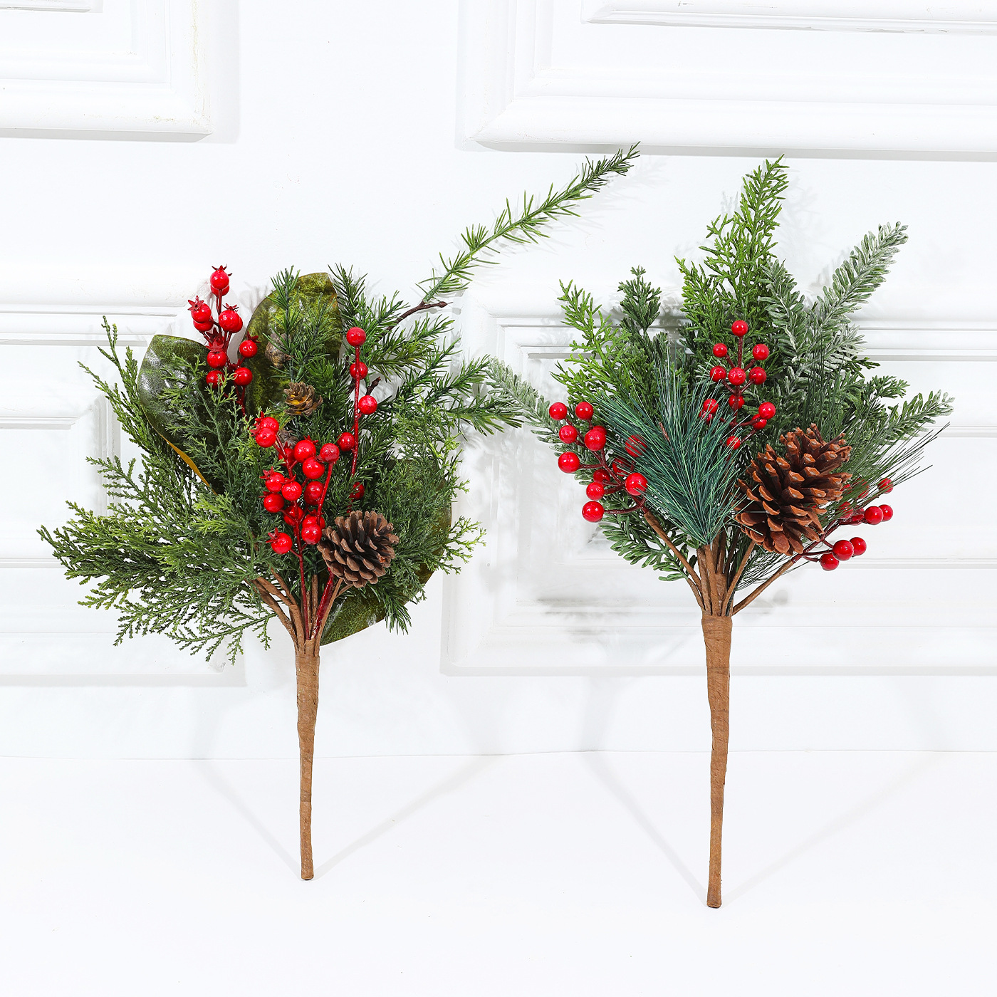 Simulación transfronteriza PE hoja verde con nieve pinos rojos pinos pinos aguja decoración hojas de lujo diseño de decoración del hogar
