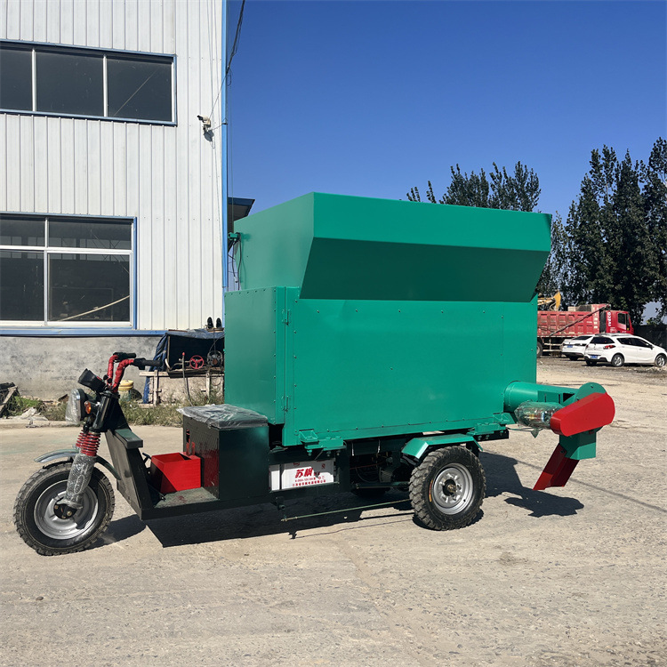 Dispensador de alimentación de cría para vacas y ovejas auto-propulsor diesel de tres ruedas distribuidor de alimentos