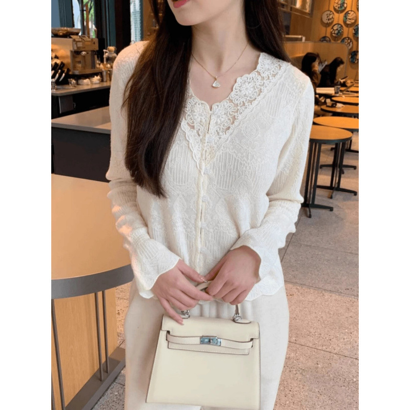 法式V领高级花边蕾丝打底衫女秋冬2025新款小香风设计感长袖上衣|undefined