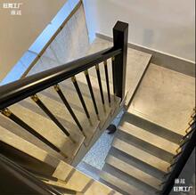 楼梯扶手现代简约铁艺立柱铝合金栏杆别墅自建房实木扶梯轻奢护栏