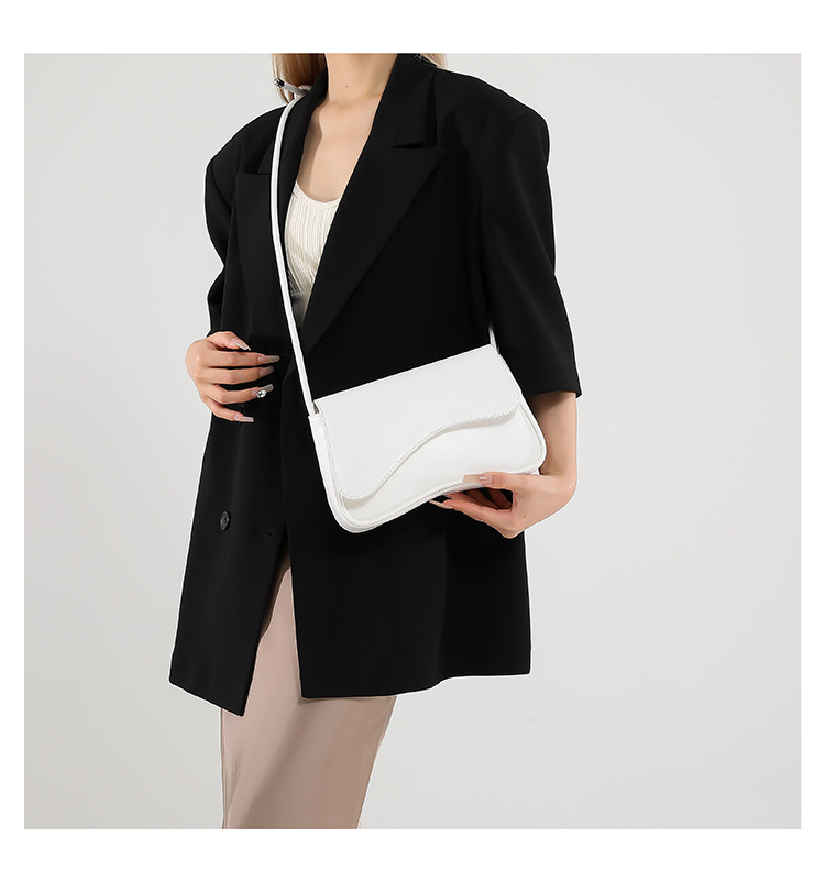 Underarm bag for women, new autumn 2024 fashion and niche design, single-shoulder crossbody bag, stylish and relaxed small square bag undefined