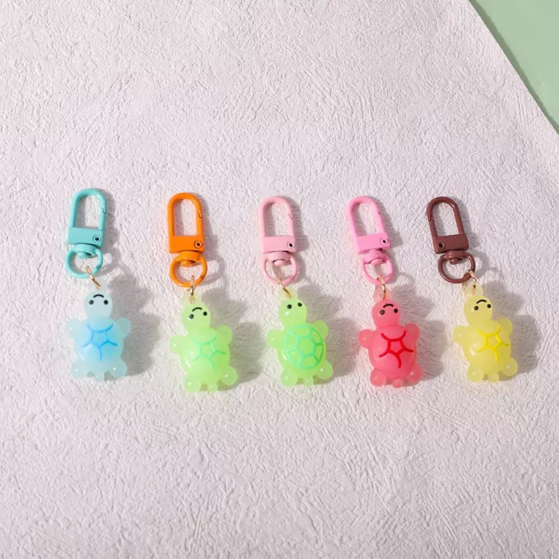 Llavero con colgante de tortuga, lindo muñeco luminoso de tortuga marina colorida, accesorio pequeño para mochila de estudiante, venta al por mayor de fábrica