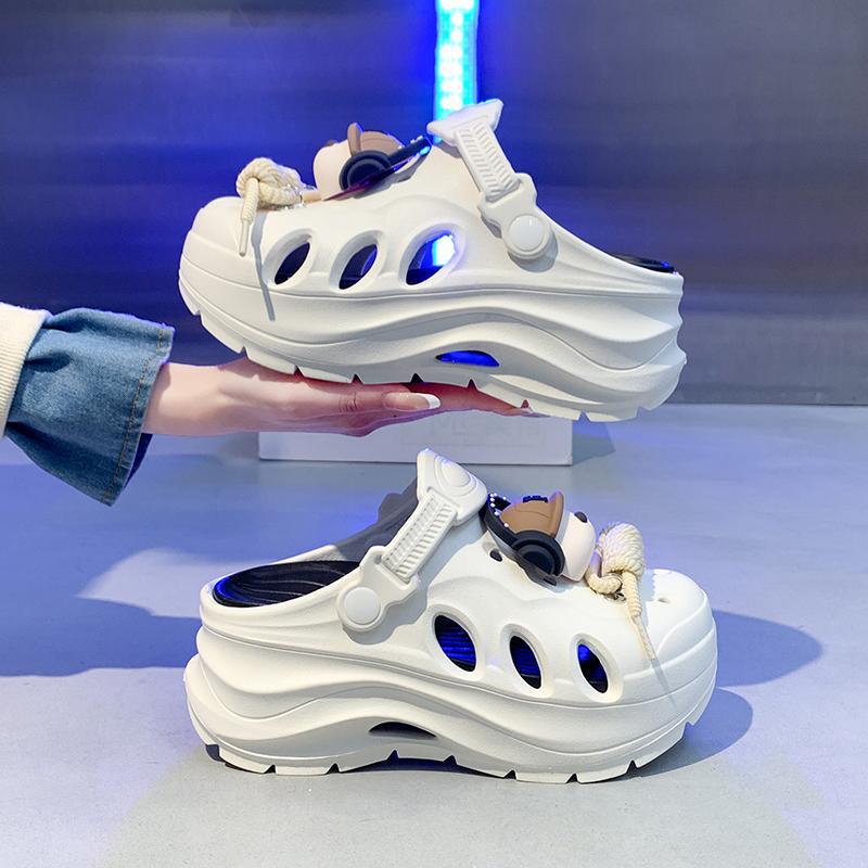 2025 nuevos zapatos con agujeros para mujer verano antideslizante y transpirable eva pisando mierda en la playa Baotou zapatos de jardín para mujer