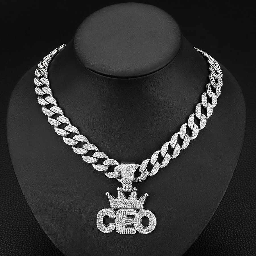 Europa y Estados Unidos Hip-Hop Diamante Colgante de letras Ceo Collar cubano Hip-Hop Hombres Accesorios de discoteca callejera
