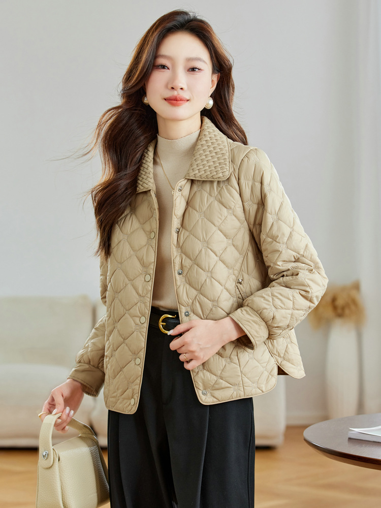 Capa de algodón de mujer otoño y invierno nueva mujer con solapa de diamante corta y ligera chaqueta de moda de algodón W5553