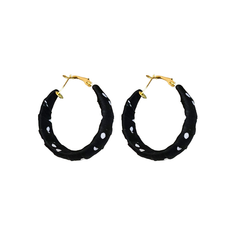 Pendientes enrollados de tela de lunares de nuevo producto de aguja de plata Pendientes de diseño de moda de nicho Pendientes de viaje de niña de estilo ins