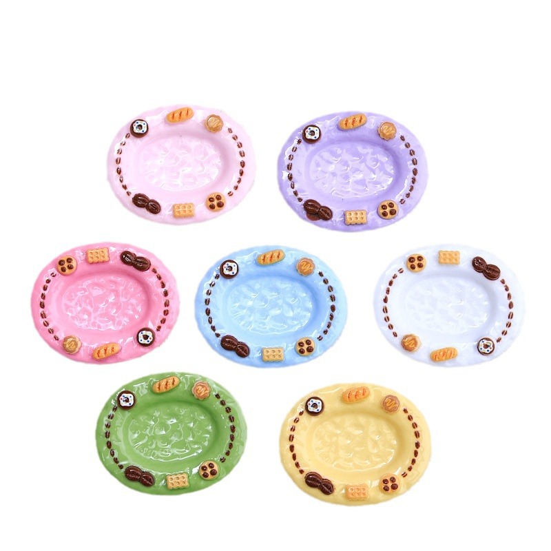 大きいカードのカラーの皿のクリームのゴムは樹脂のdiyのアクセサリの漫画のヘアピンの穴の靴を飾って部品を掛けます。