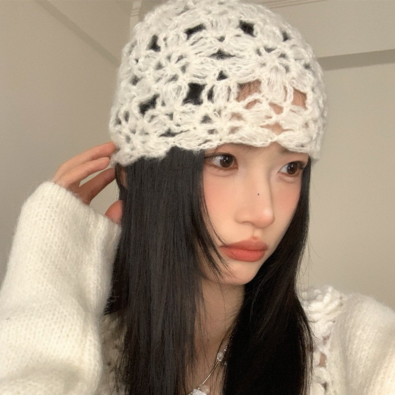 女性用の春夏の手織り中空つば帽子、エスニックスタイルのフックフラワー、タッセルストラップ、プルオーバーニット帽、多用途|undefined