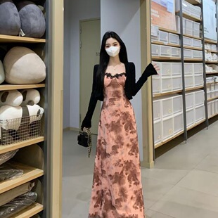 ��������һ���״���Ů�����¿��L�������黨��������ȹ�ԸЃɼ���
