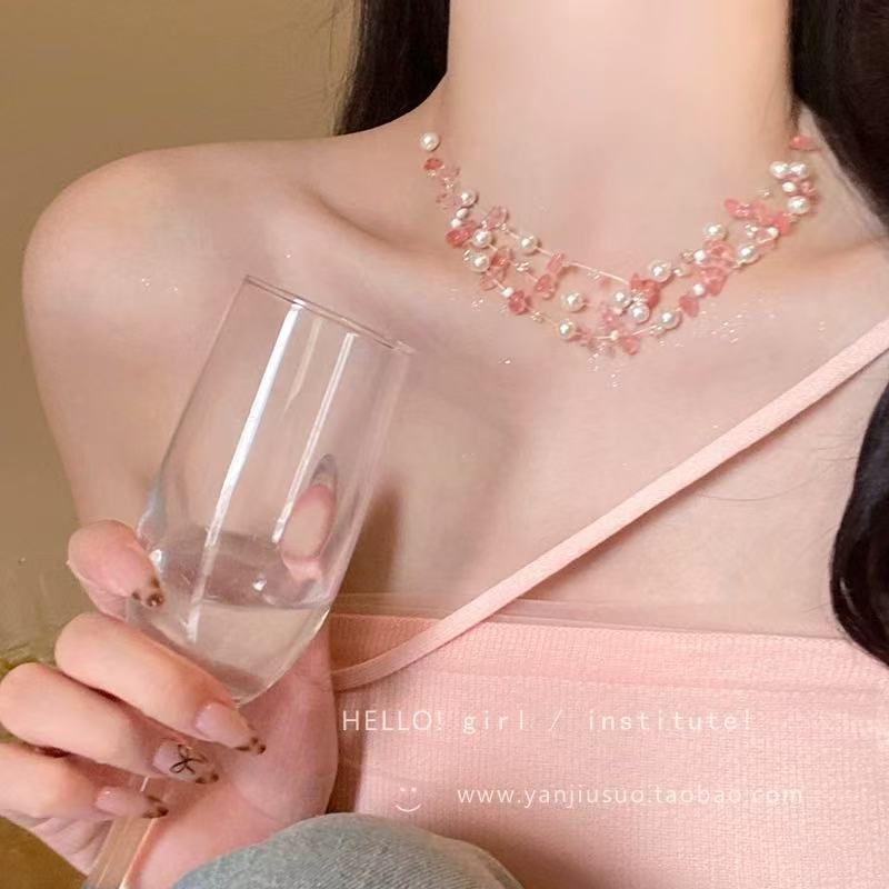 화려한 술 목걸이