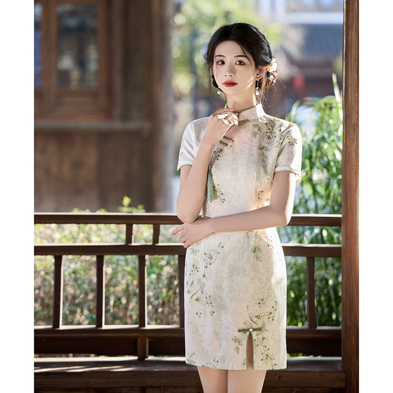 Красные глаза 2025 весна и лето новое вышитое платье cheongsam с тремя рукавами земельная реформа улучшенная девушка cheongsam