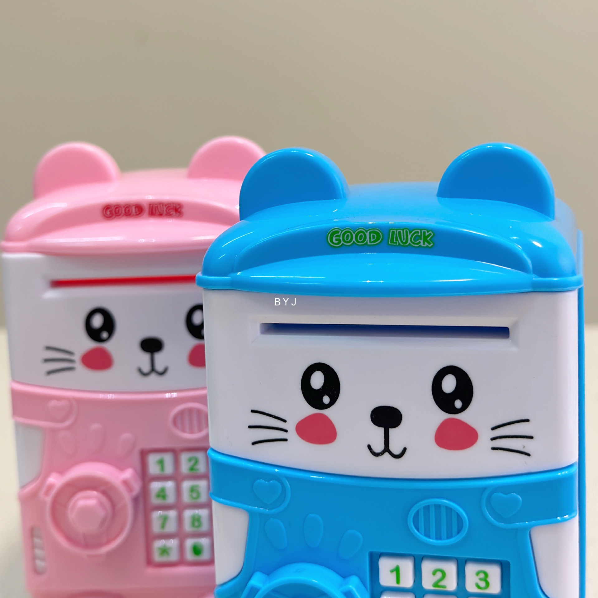 Douyin celebridades de Internet con la misma alcancía de dibujos animados