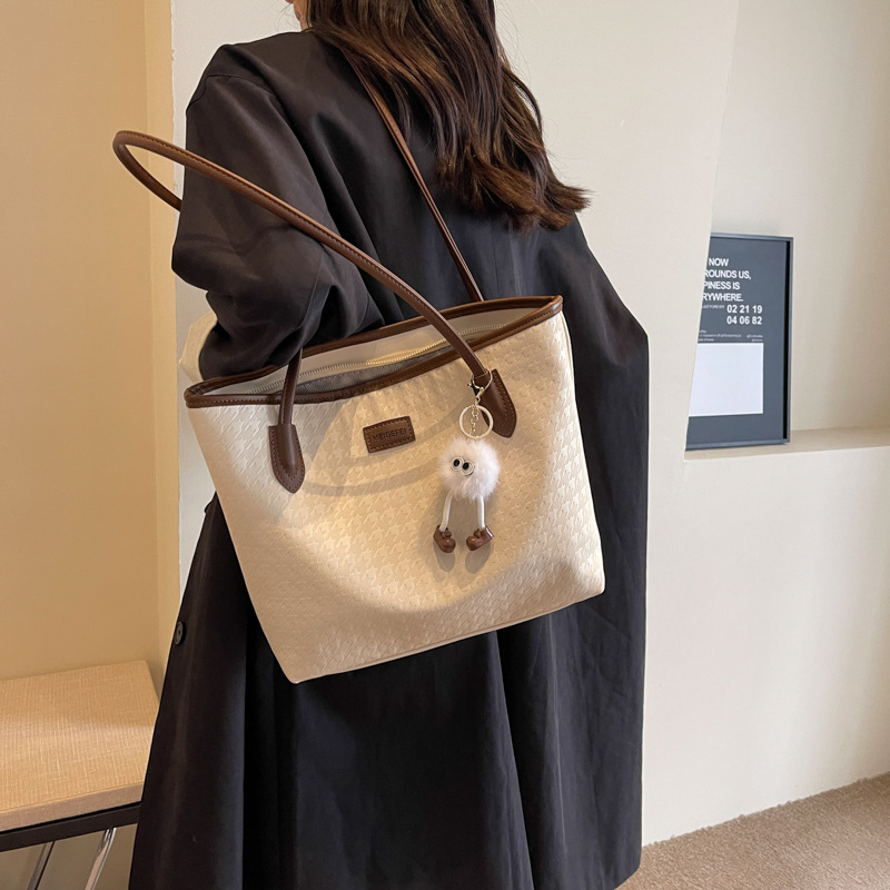 Bolso de gran capacidad de cercanías de moda 2023 nuevo bolso de mujer bolso de hombro de estilo occidental casual todo partido bolso de mano de color de contraste de moda