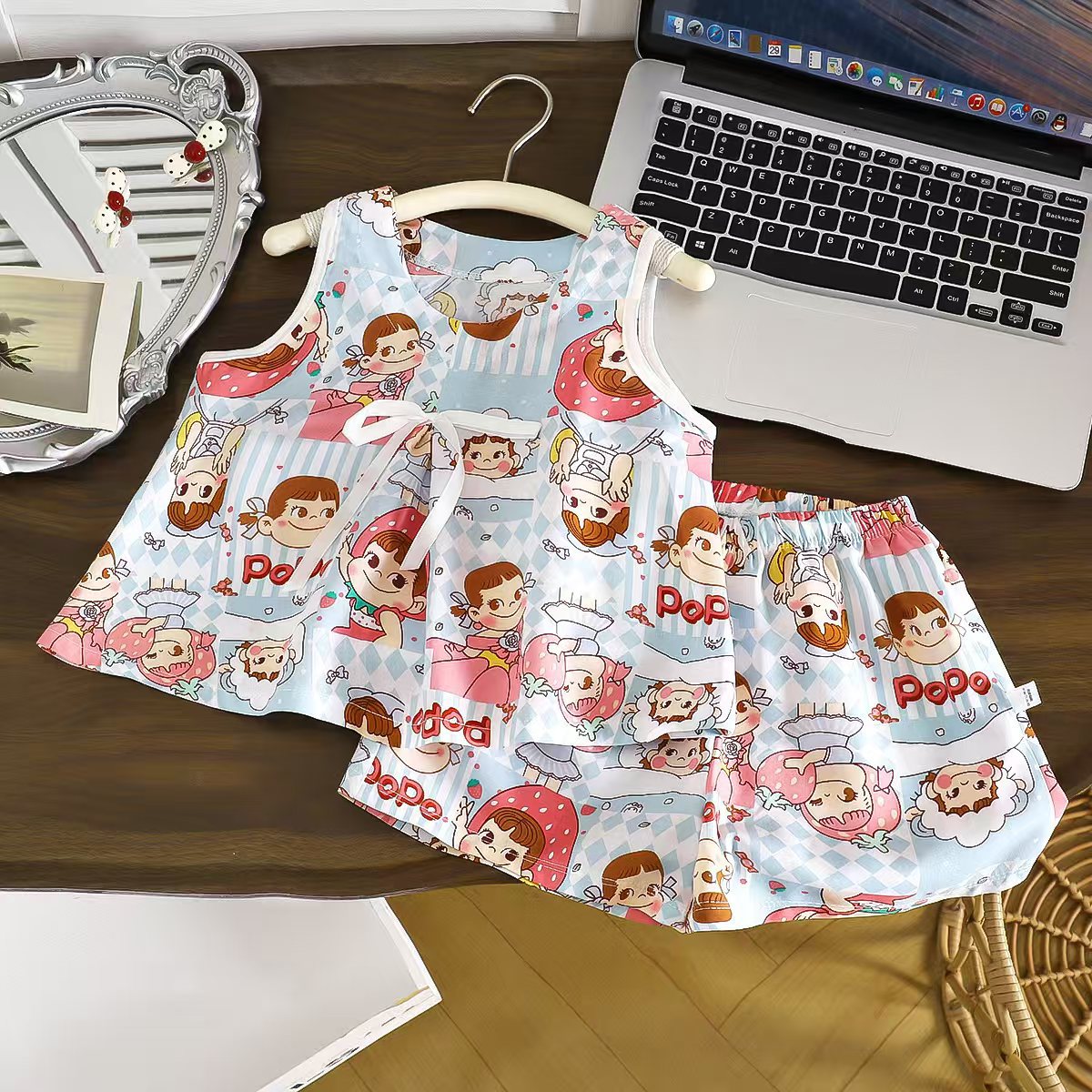 Nuevo chaleco de seda de niñas set de hogar verano cómodo chaleco de arco de cinta fresco pantalones cortos delgados sin