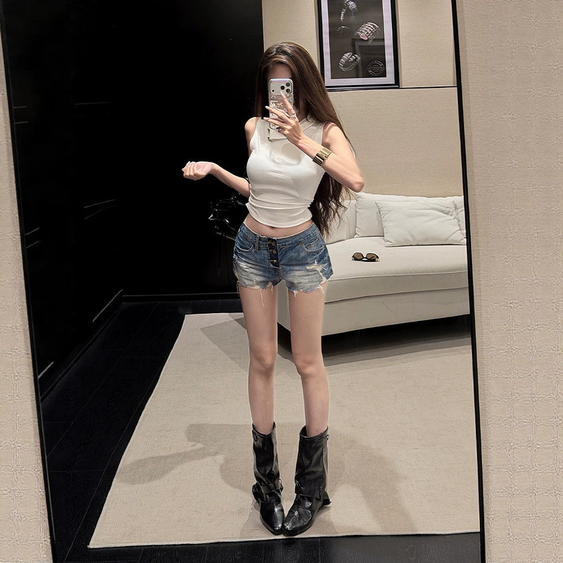 American-style distressed low-waist ripped denim shorts for women, 2026 summer new slim-fit A-line hip-hugging hot pants American-style distressed low-waist ripped denim shorts for women, 2026 summer new slim-fit A-line hip-hugging hot pants