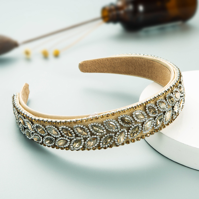 Diadema De Mujer Con Borde Ancho De Tela Con Incrustaciones De Diamantes display picture 5