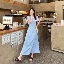 蓝色碎花V领连衣裙子女2025新款秋季法式小个子甜美收腰气质长裙