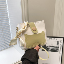 �ٴ�ins��СˮͰ����Ůʿ 2025�¿�W�tͨ��ײɫС��������б���