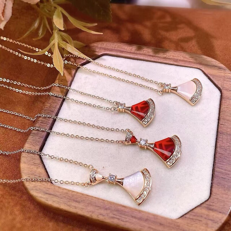 Korean-Style Fashion Small Skirt with White Mother-Of-Pearl and Red Agate, Fully Adorned with Diamonds, Large Fan-Shaped Skirt Necklace for Women, Thick Gold-Plated Fan Shape Korean-Style Fashion Small Skirt with White Mother-Of-Pearl and Red Agate, Fully Adorned with Diamonds, Large Fan-Shaped Skirt Necklace for Women, Thick Gold-Plated Fan Shape